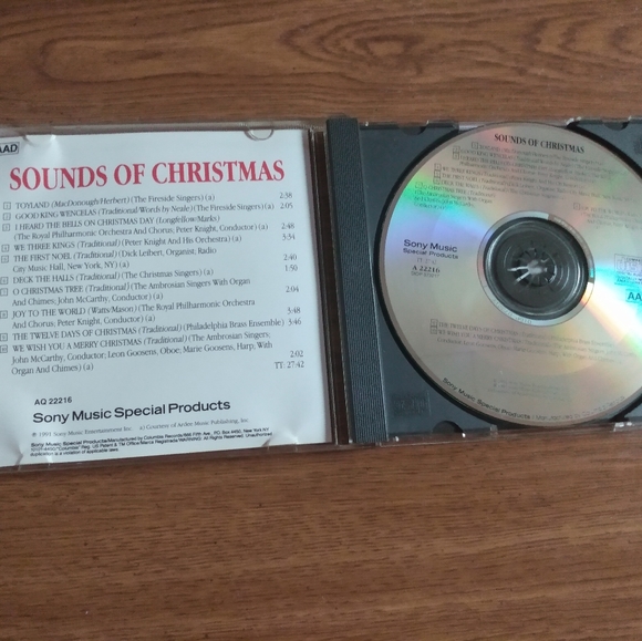2 Christmas CDS - Picture 3 of 3